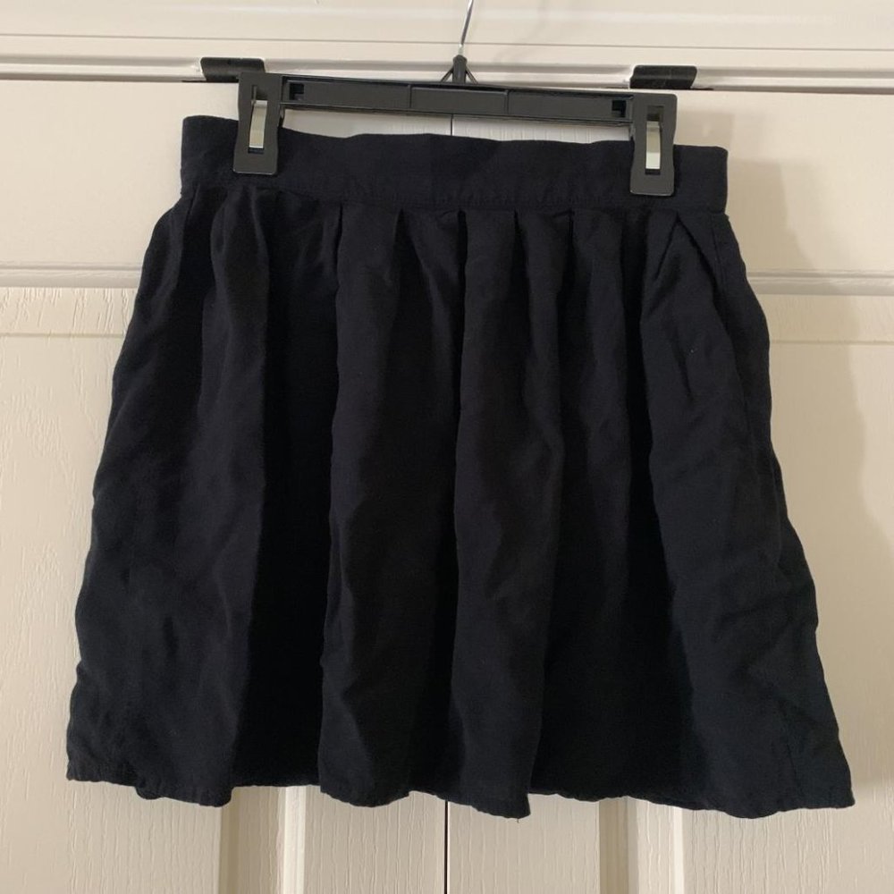 ✨EUC✨ Frenchi Wavy Soft Black Pleated Skirt